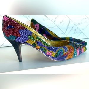 Vtge beaded shoes sies 7.5. Beaded shoes for woman.